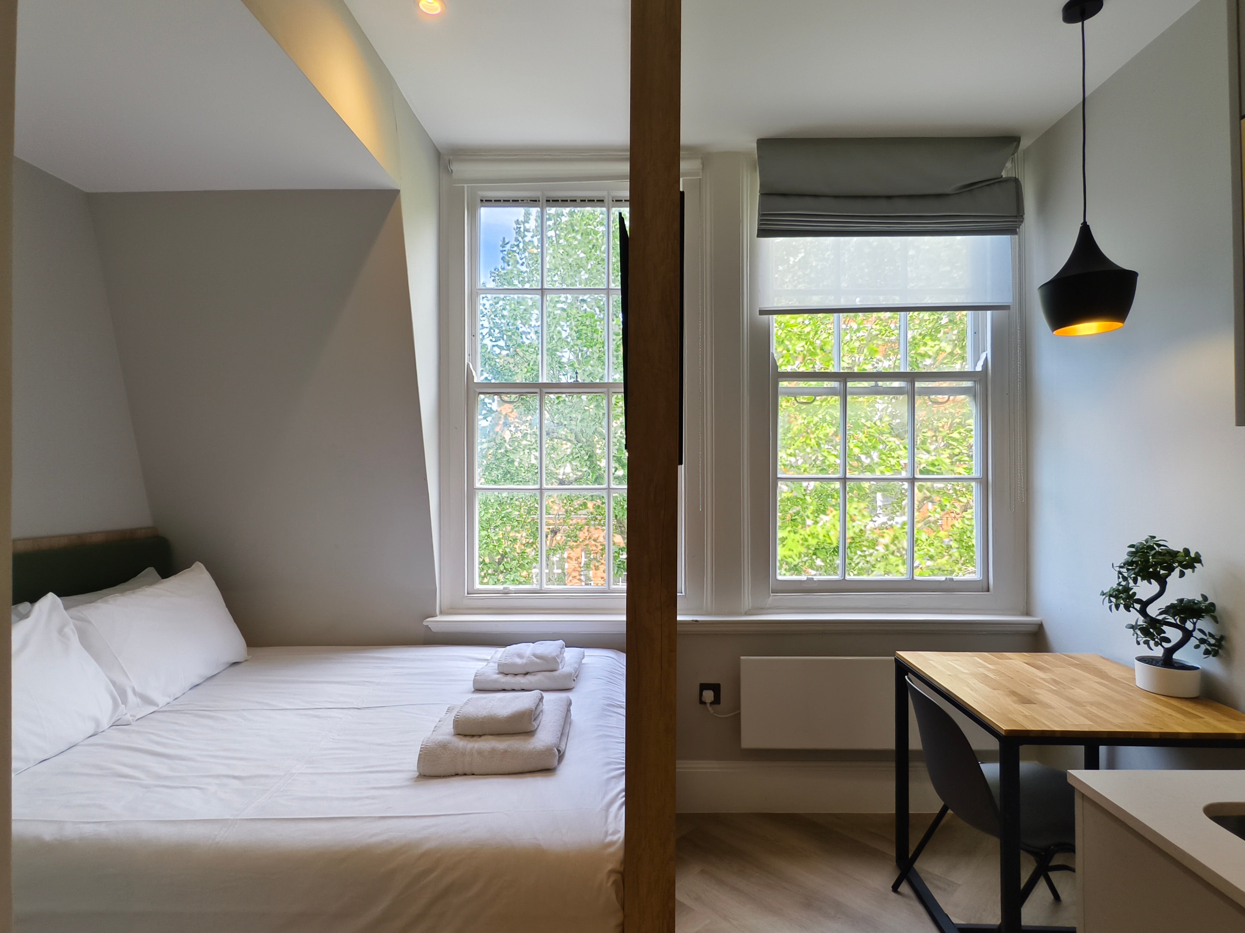 Flat Sloane Avenue in Greater London