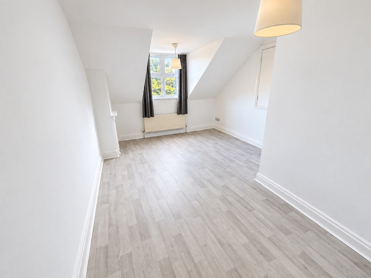 Flat Tweedy Road in Greater London
