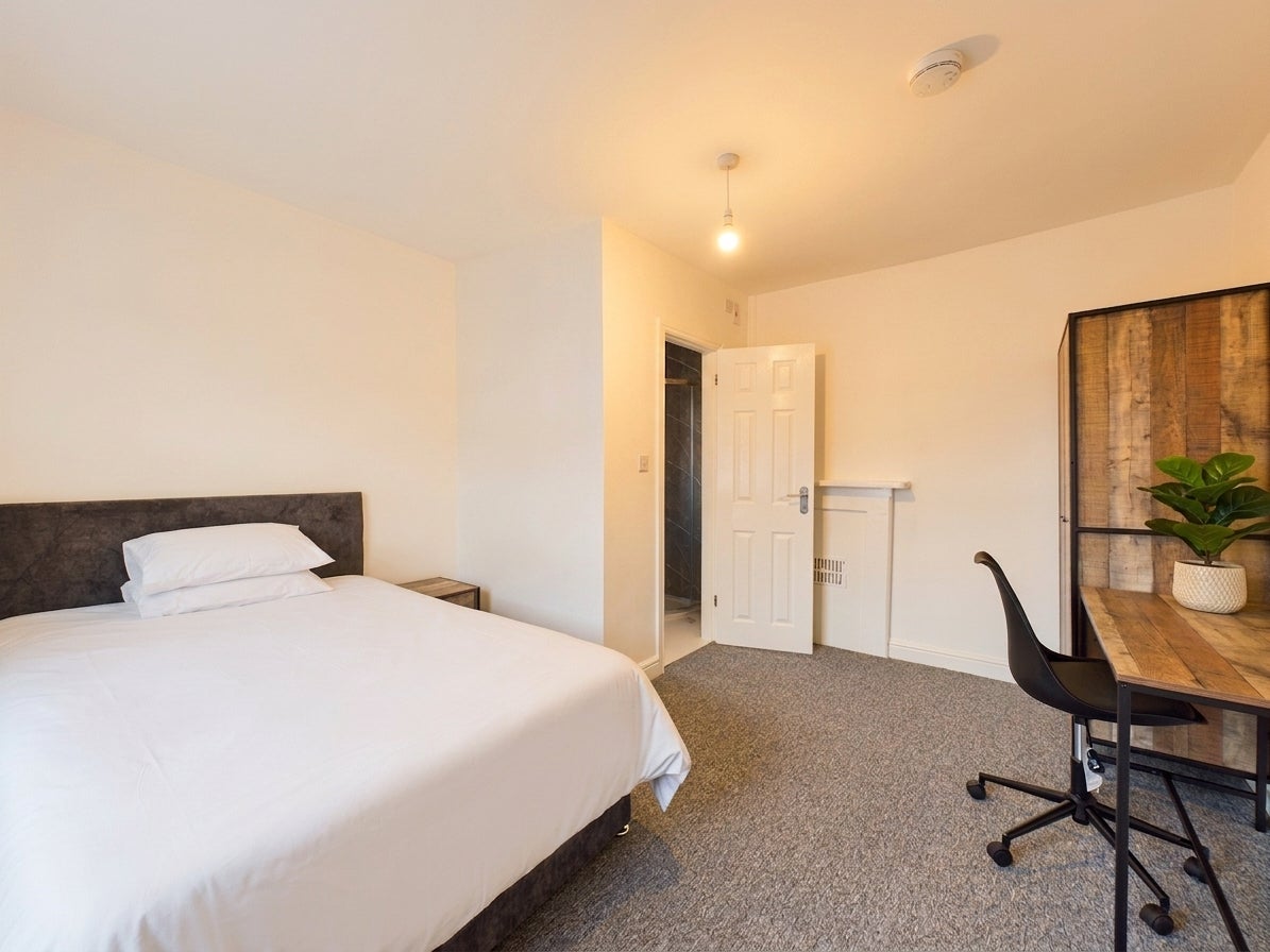 Room Howard Street in Gloucester
