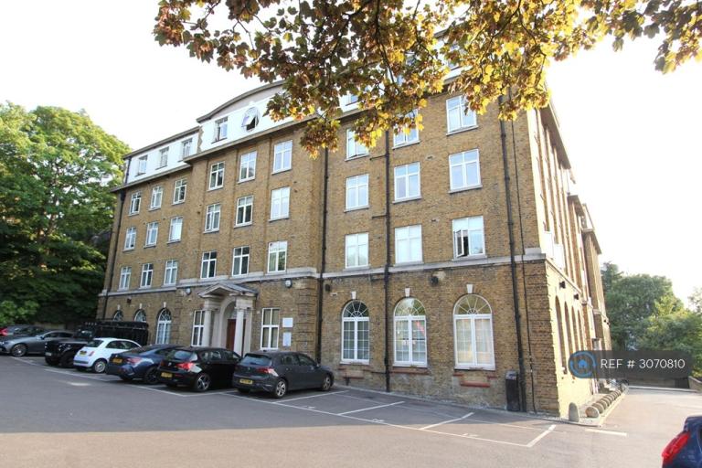 Room Vanbrugh Hill in Greater London