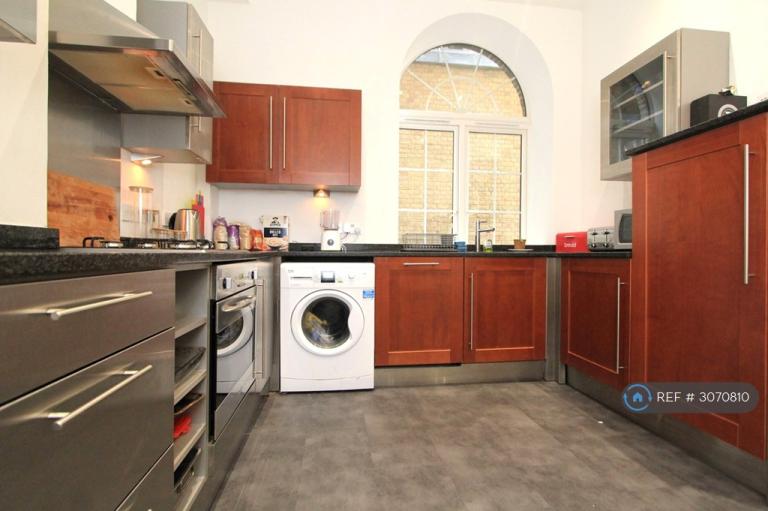 Room Vanbrugh Hill in Greater London