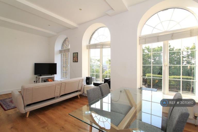 Room Vanbrugh Hill in Greater London