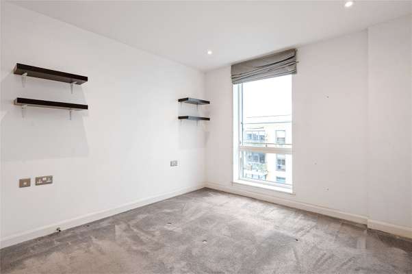 Flat Kingsland Road in Greater London