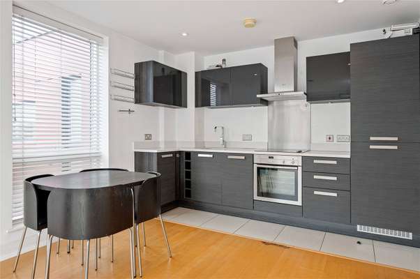 Flat Kingsland Road in Greater London