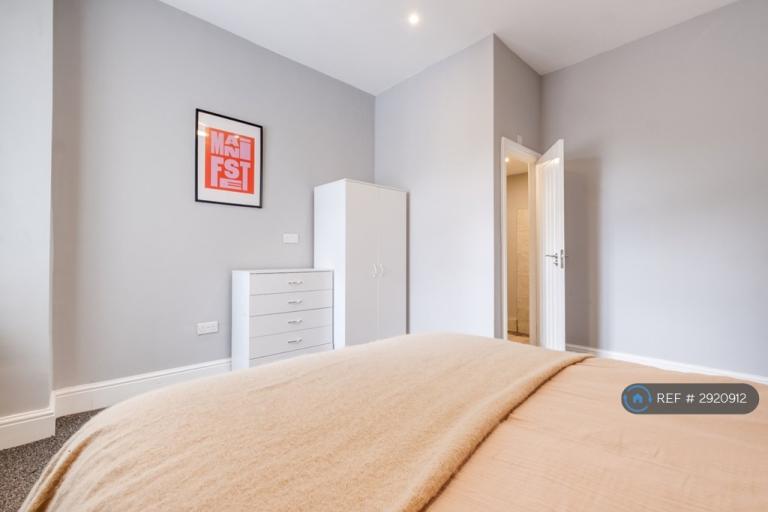Room St Marys Road in Sandwell