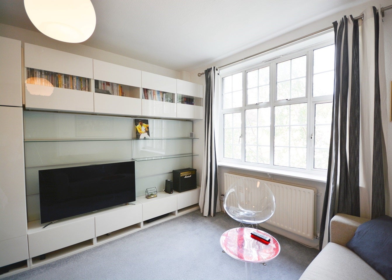 Flat Kensington High Street in Greater London