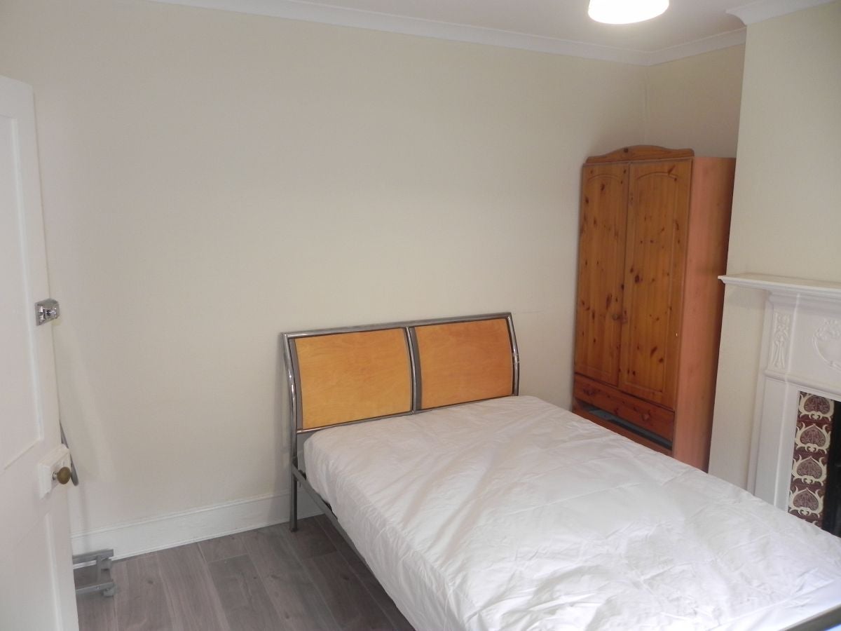 Room Rupert Road in Guildford