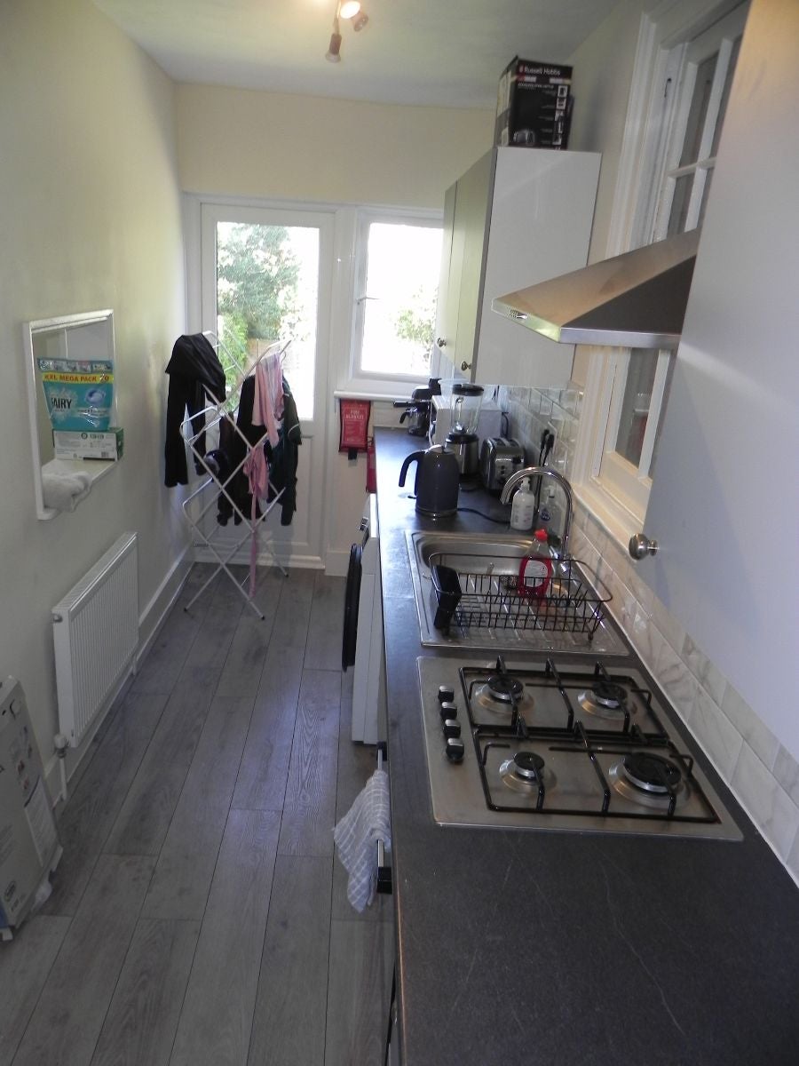 Room Rupert Road in Guildford