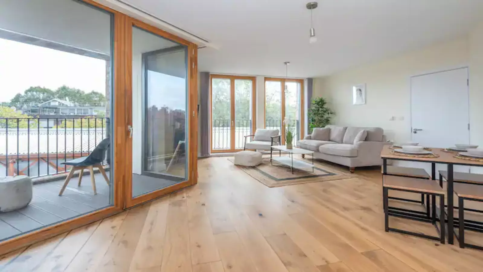 Flat Freston Road in Greater London