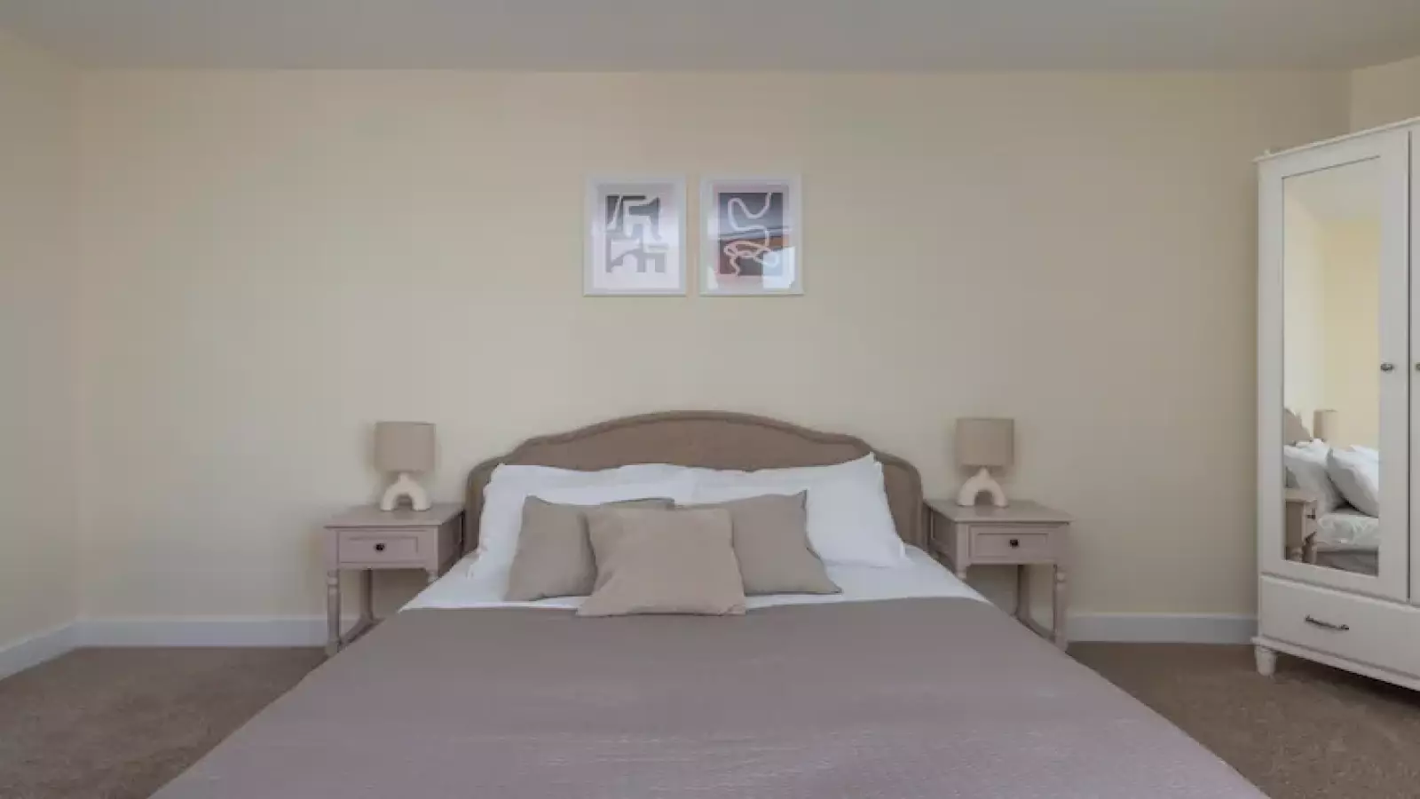 Flat Freston Road in Greater London