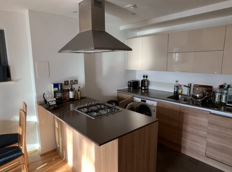 Room Crowder Street in Greater London