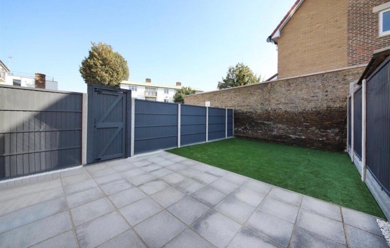Room Lugard Road in Greater London