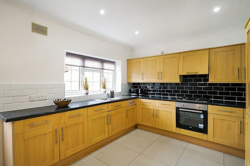 Room Avalon Road in Greater London