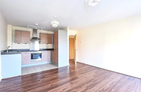 Flat Freer Crescent in Loudwater