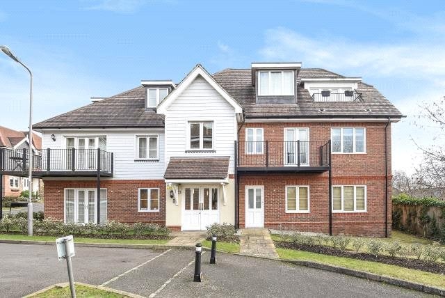 Flat Freer Crescent in Loudwater