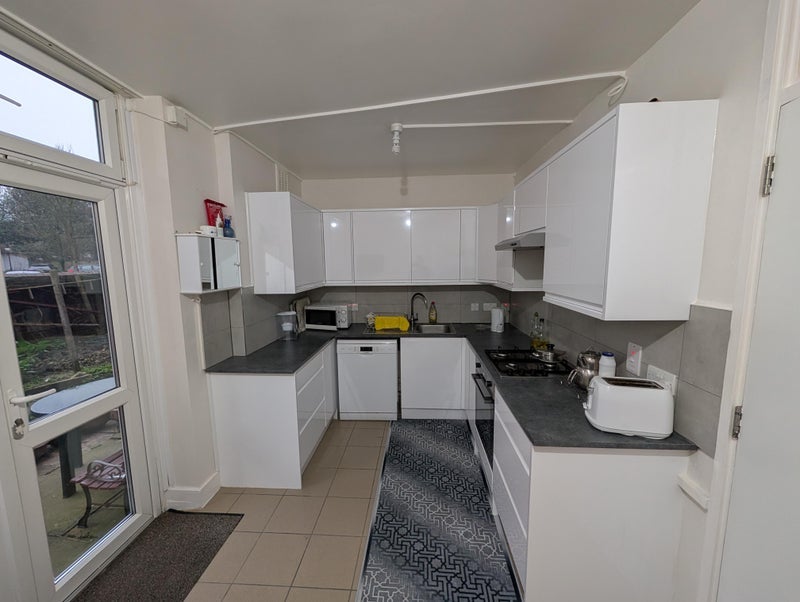 Room Cazenove Road in Greater London