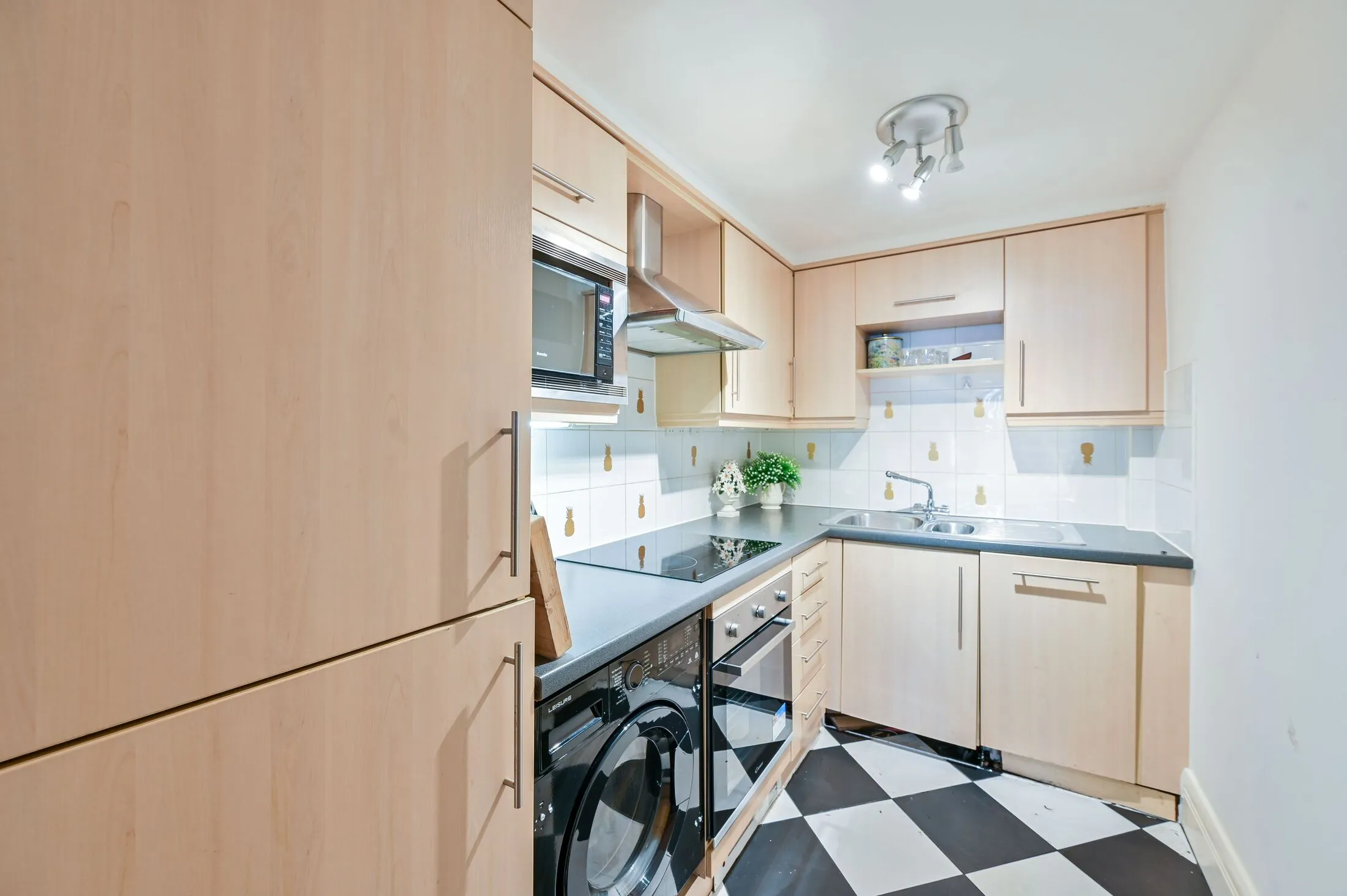 Flat Grange Yard in Greater London