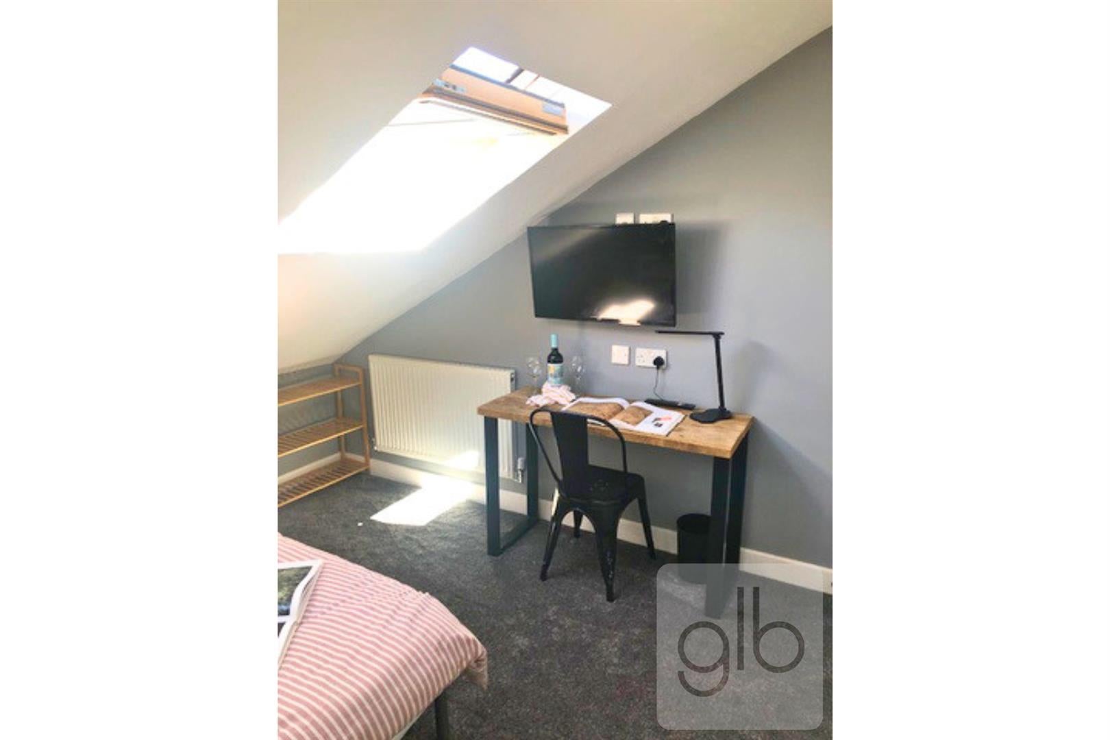Room Bolingbroke Road in Coventry