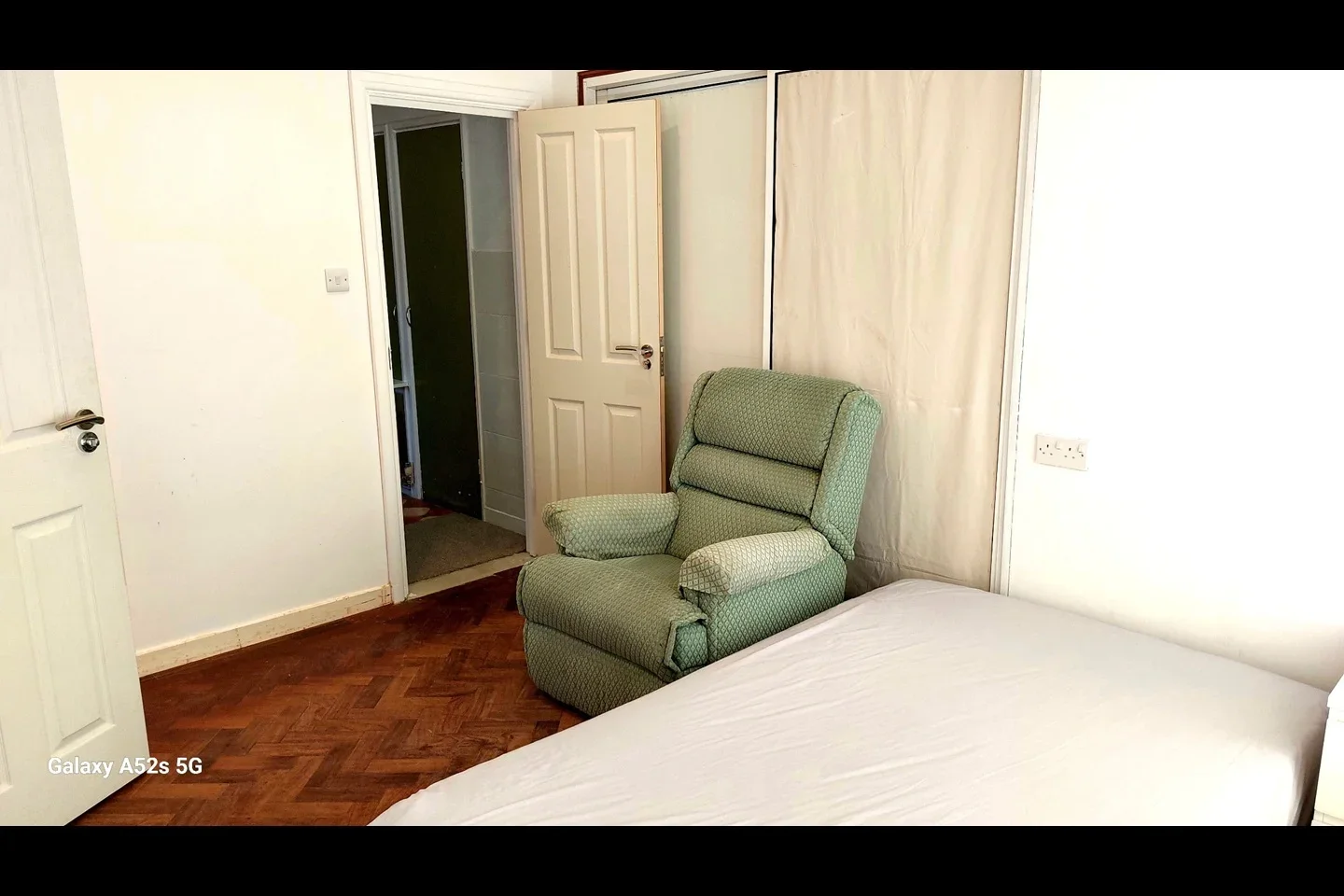 Room Highwood Drive in Greater London