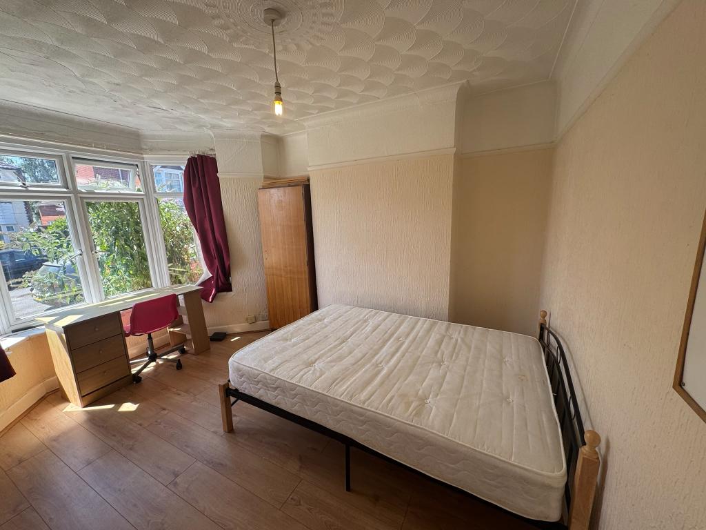 Room Kitchener Road in Southampton