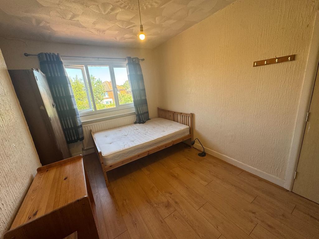 Room Kitchener Road in Southampton