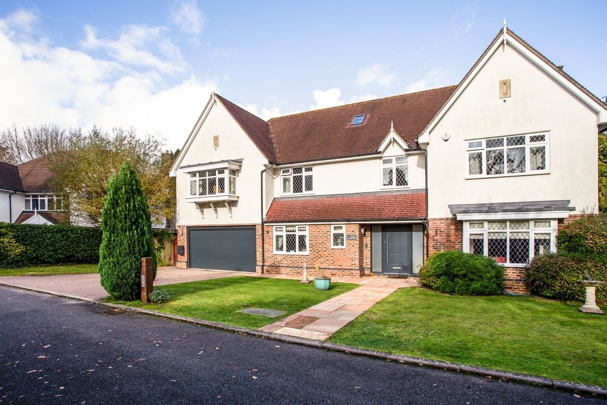 House Welcomes Road in Greater London