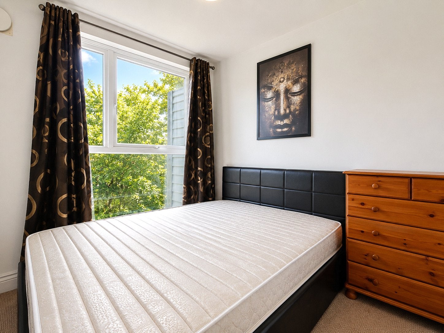 Flat Hibernia Road in Greater London