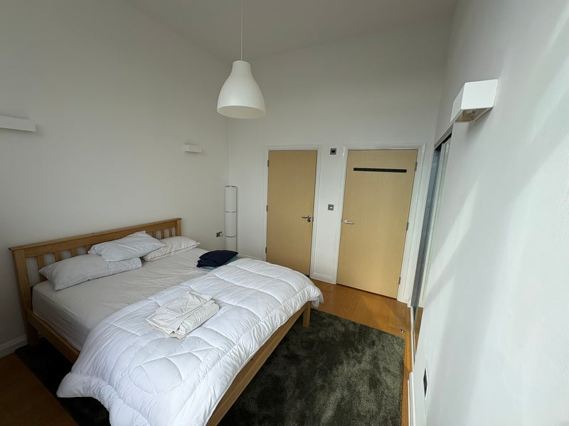 Room Larden Road in Greater London