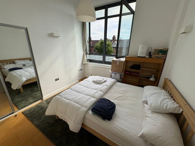 Room Larden Road in Greater London