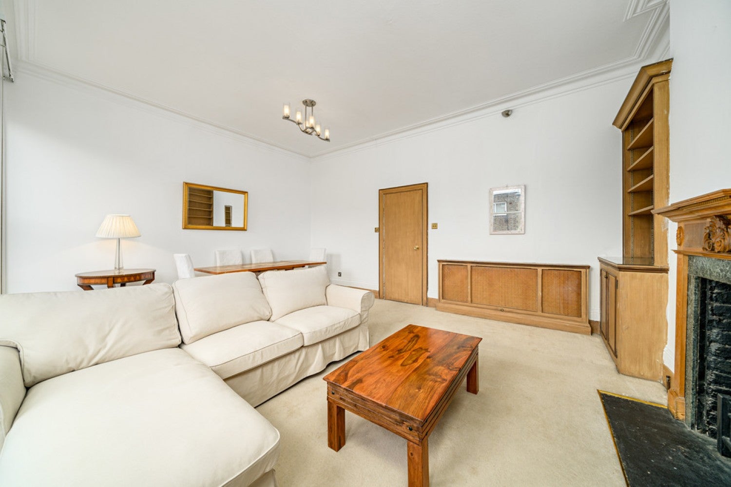 Flat Henniker Mews in Greater London