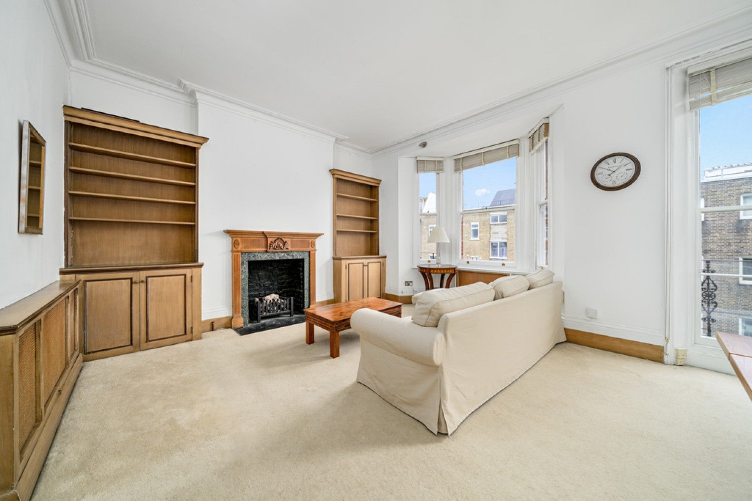 Flat Henniker Mews in Greater London