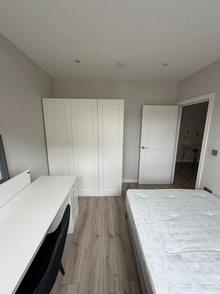 Flat Theobald Street in Hertsmere