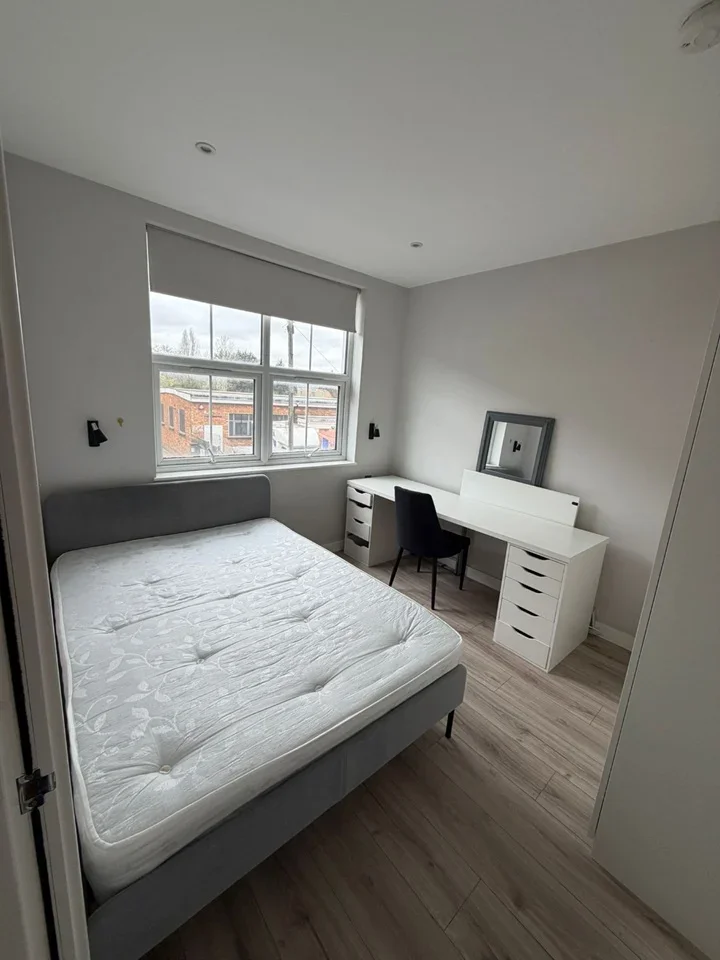 Flat Theobald Street in Hertsmere