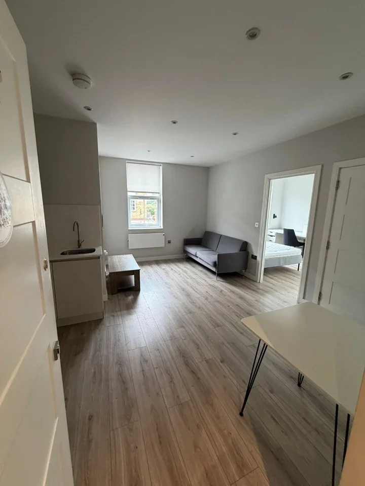 Flat Theobald Street in Hertsmere