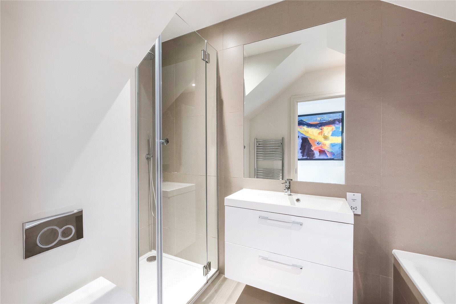Flat Estcourt Road in Greater London