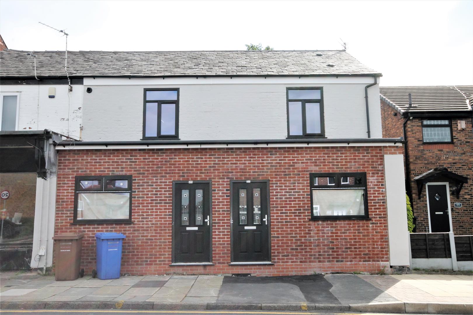 Flat Partington Lane in Salford