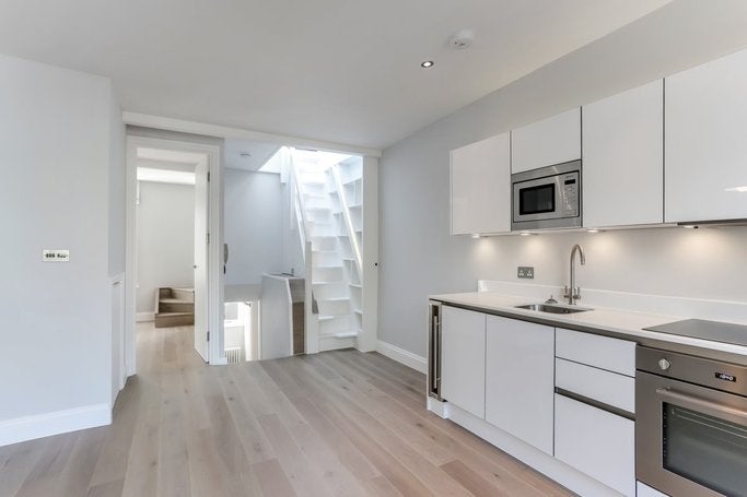 Flat Clarendon Road in Greater London