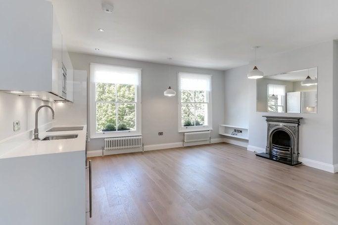 Flat Clarendon Road in Greater London