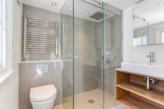 Flat Clarendon Road in Greater London
