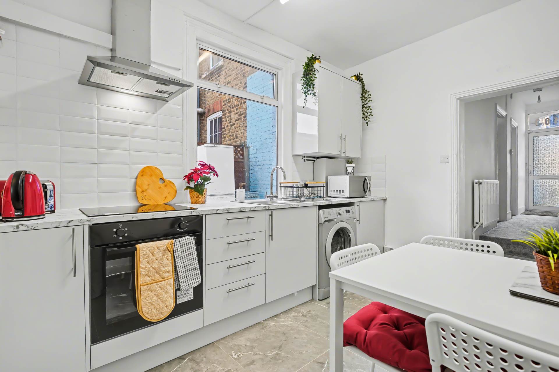 Flat Shelbourne Road in Greater London