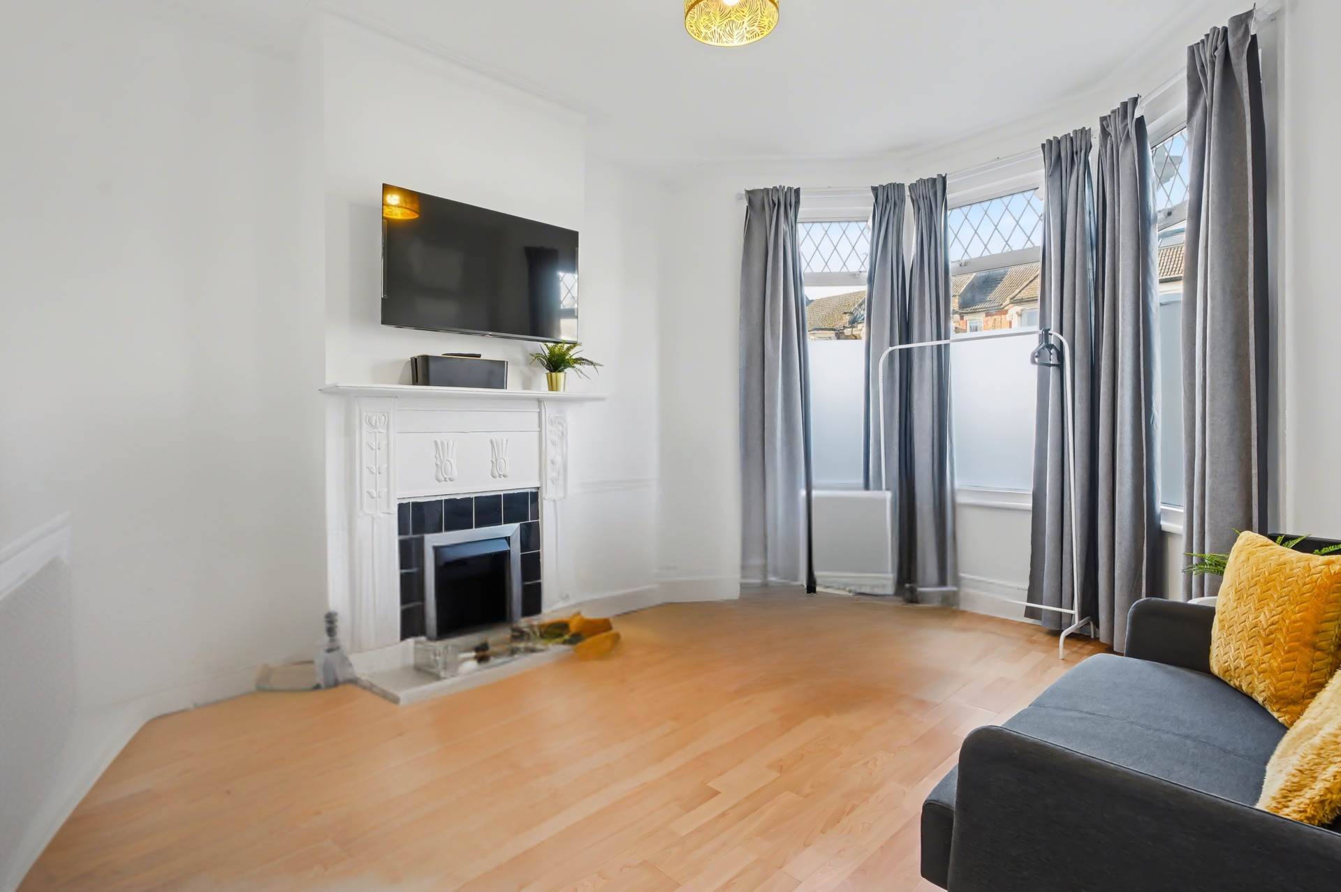 Flat Shelbourne Road in Greater London