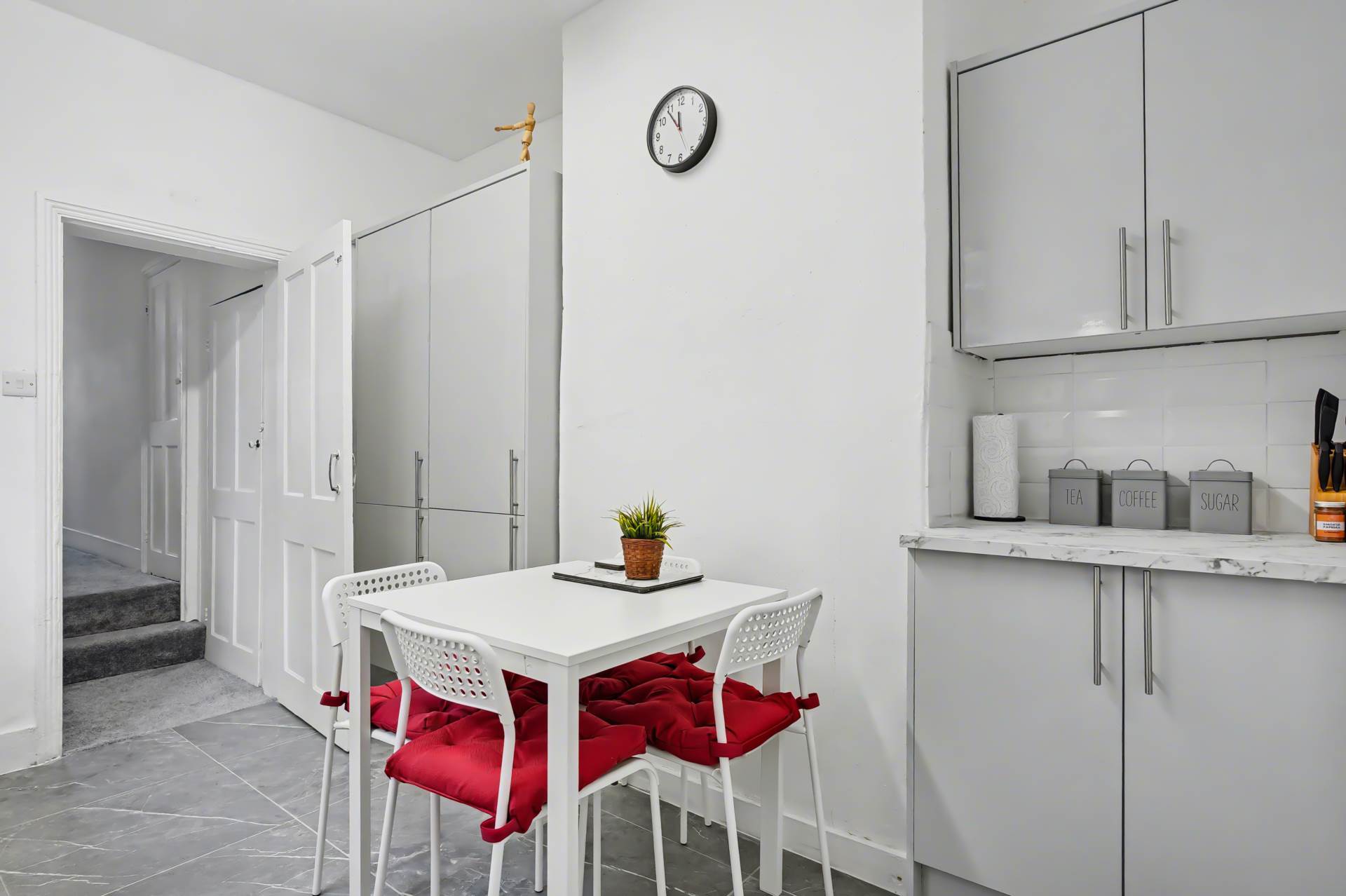 Flat Shelbourne Road in Greater London