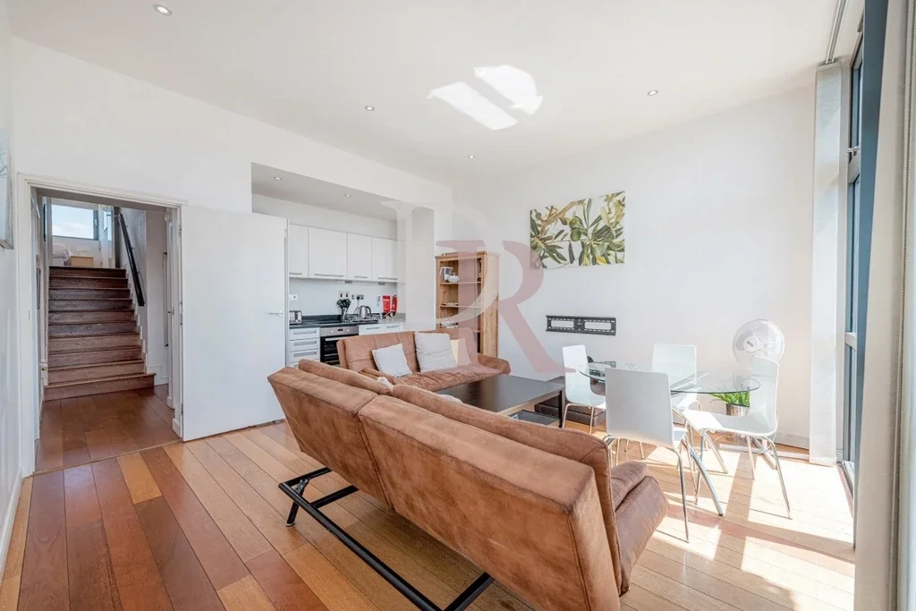 Flat Pentonville Road in Greater London
