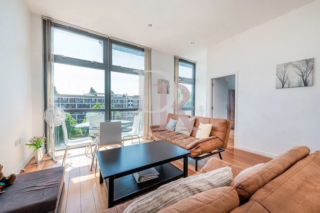 Flat Pentonville Road in Greater London