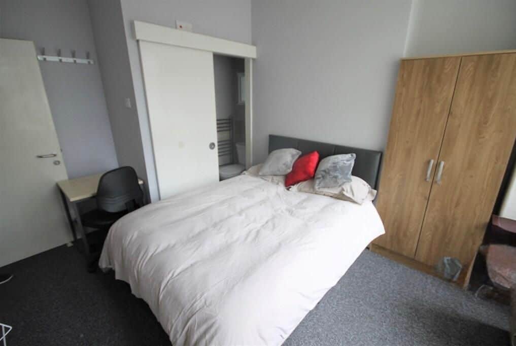 Flat Seaford Road in Salford