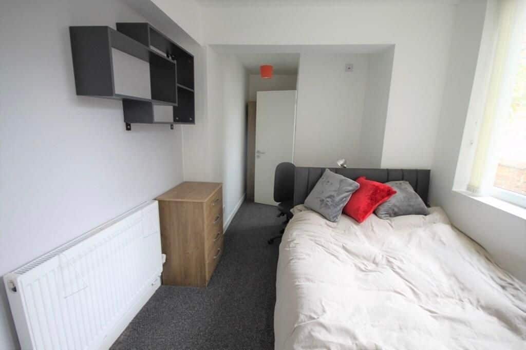 Flat Seaford Road in Salford