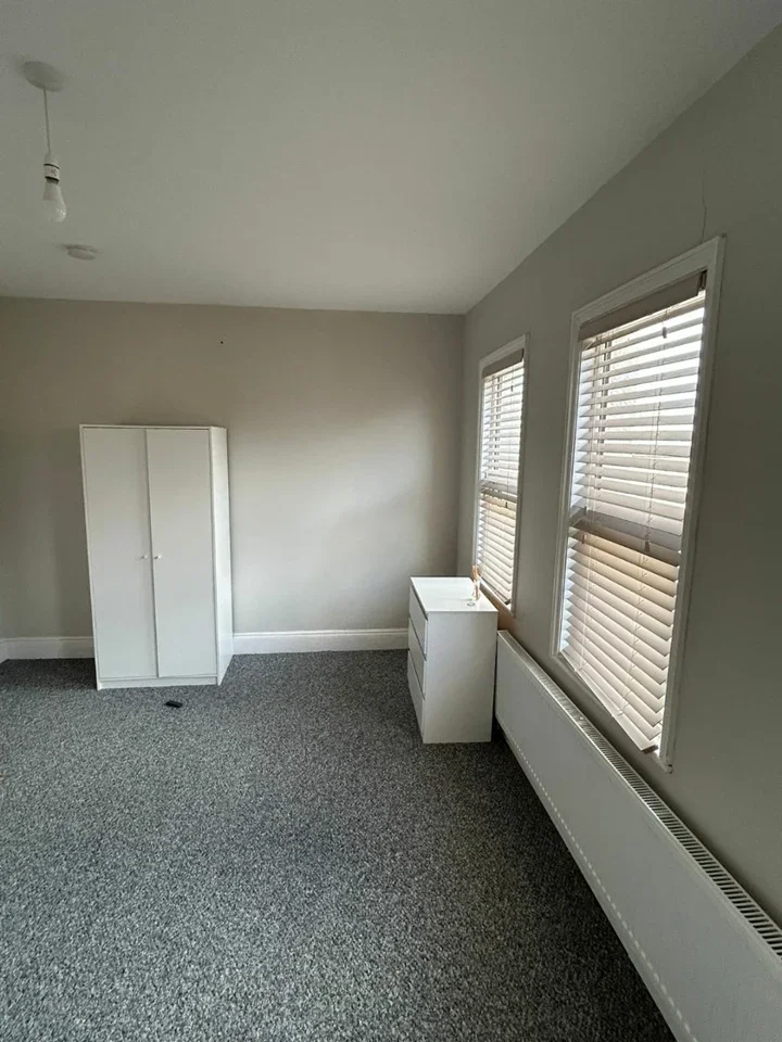 Room Quadrant Road in Greater London