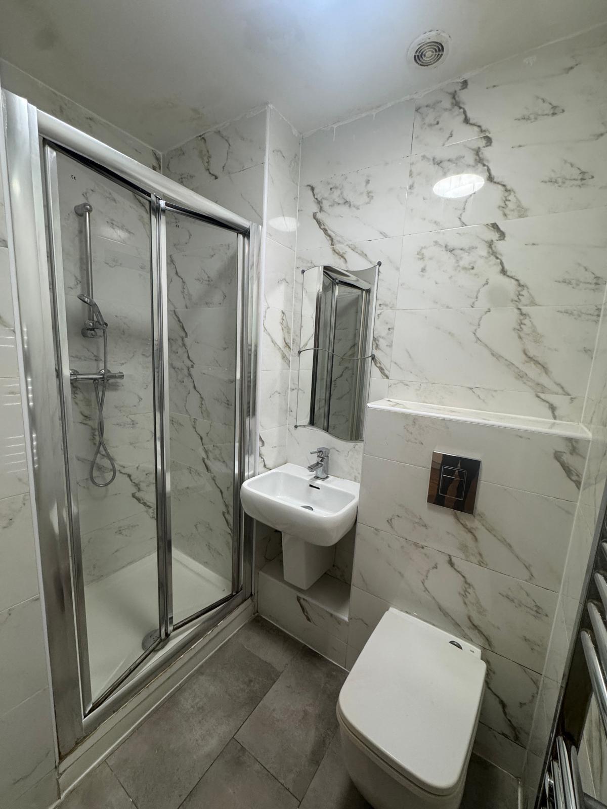 Flat Elmgrove Road in Greater London