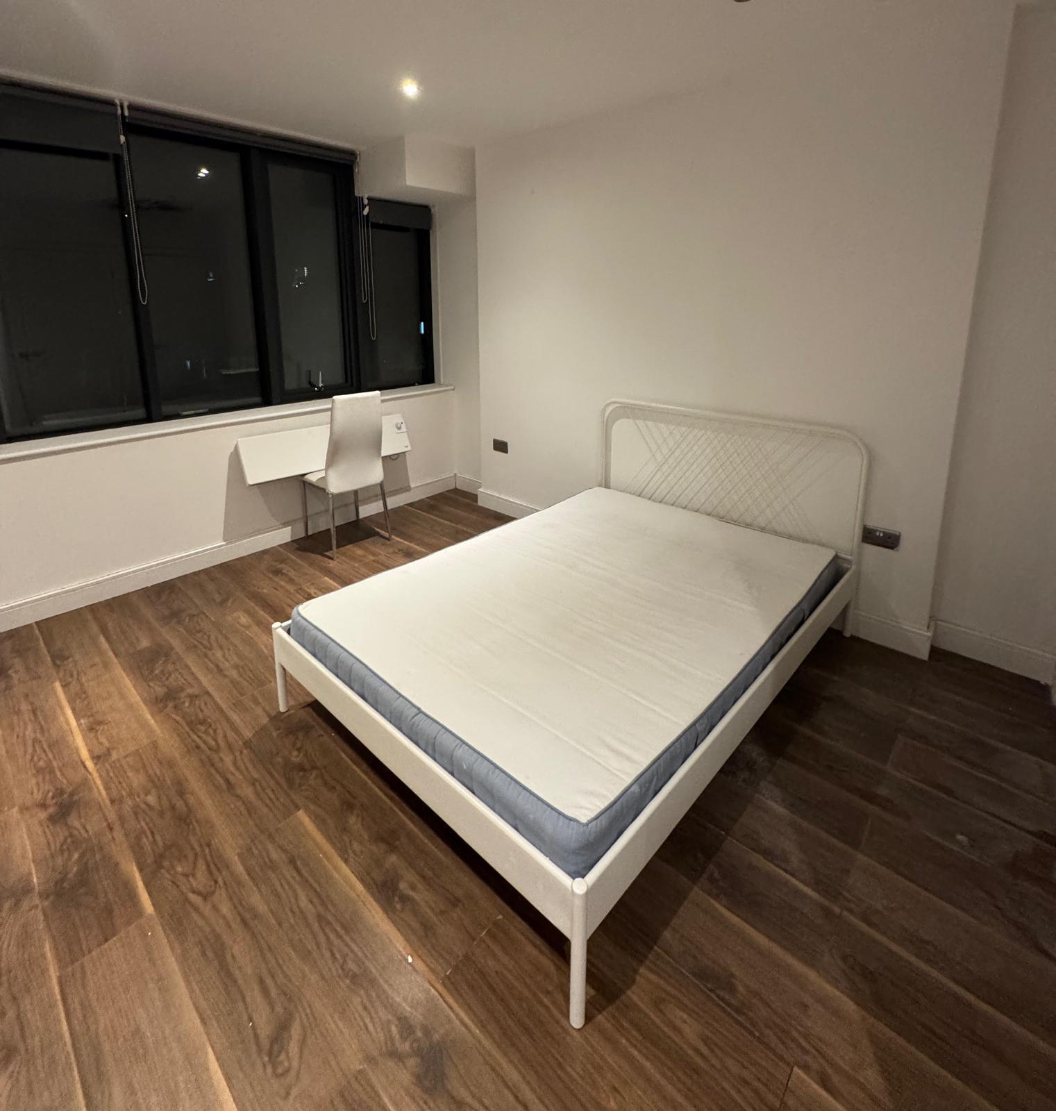 Flat Elmgrove Road in Greater London