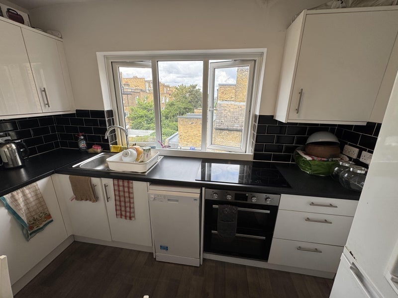 Room Fulham Road in Greater London